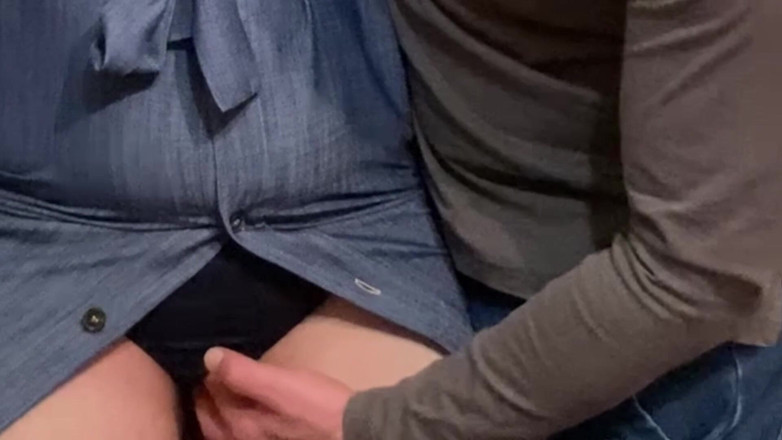 PriyaNaavya: Zboczony przyrodni brat pociera moją cipkę w metrze