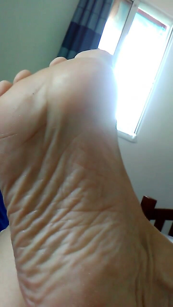 Alba The Milf: Teacher Show Her Soles to New Student on Video!