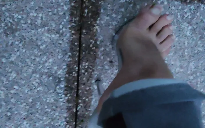 Mutsakin: Feet and Heels