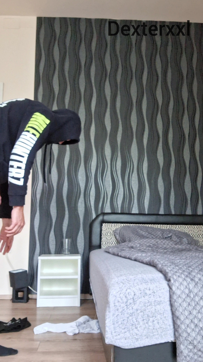 Dexterxxlfun: Une jeune Honza mince et sexy baise mon gros papa...