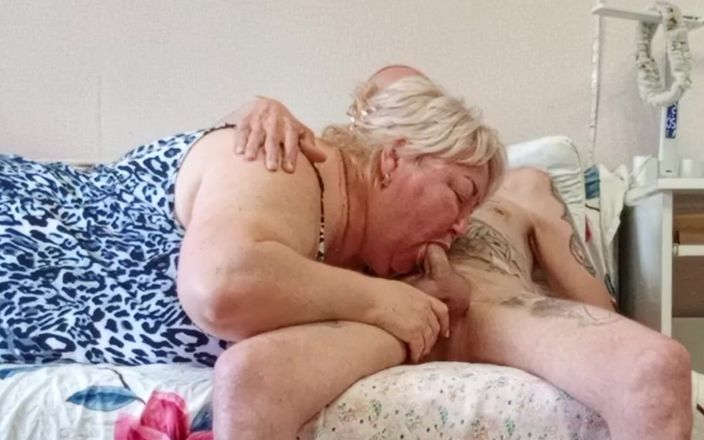 Zona901: Flickvän suger kuk och får het sperma i halsen