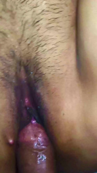 Tía india tiene sexo en primer plano con joven
