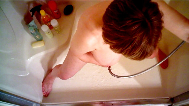 MarieRocks: Uită-te în jos și vezi această gilf țâțoasă coboară din nou