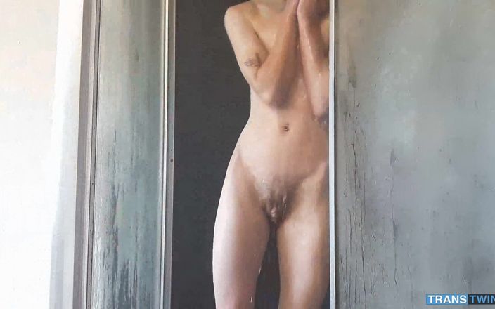 Lust For Boys: Transpojken Olly i duschen