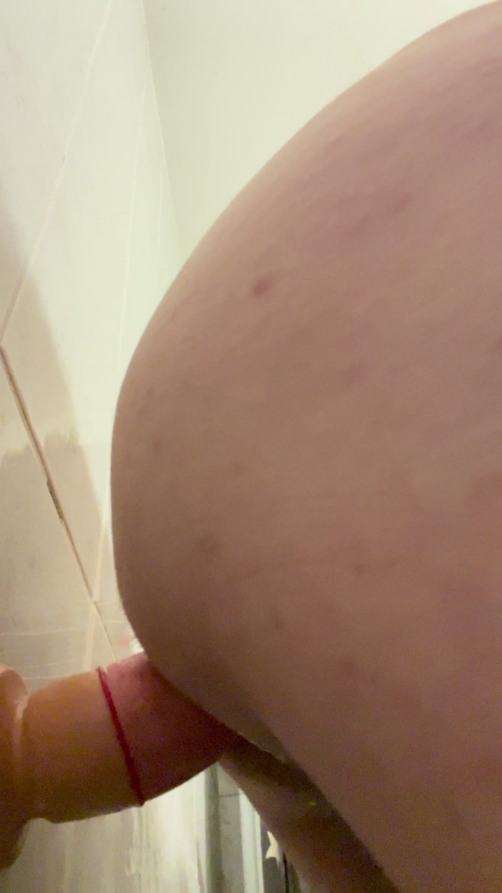 Aimeronds: Putting a Condom on My Dildo and Fuck Myself