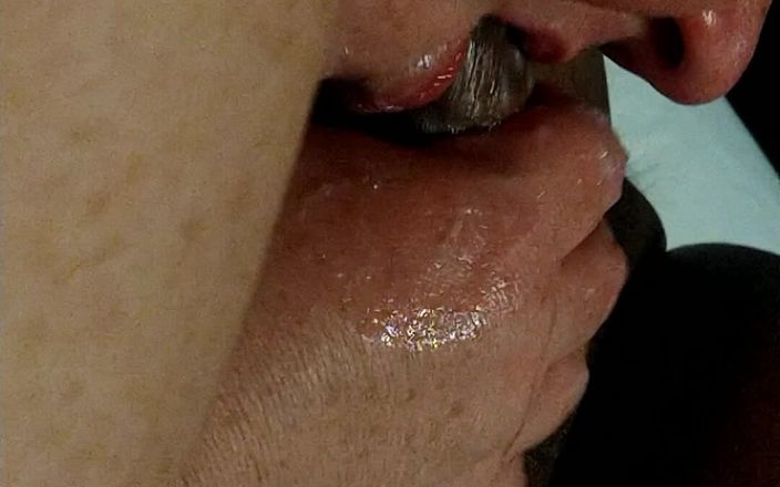 Kimmywetwet: Giftig Varkentje wordt nat op papa's lul met keel