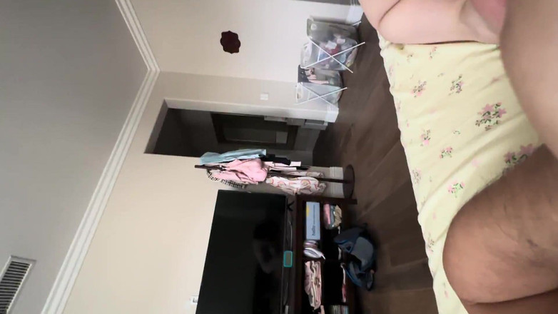 SquishMallow3328: Chińska milf popisuje się swoimi umiejętnościami jeździeckimi