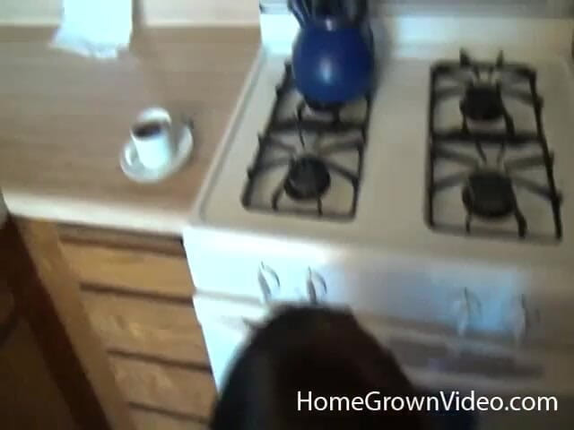 Homegrown Video: Aeryn Starr fait une branlette coquine à Isaac