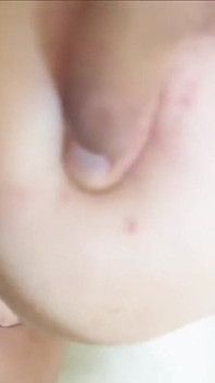 Aku muncrat di pantat ceci di anal pertamanya
