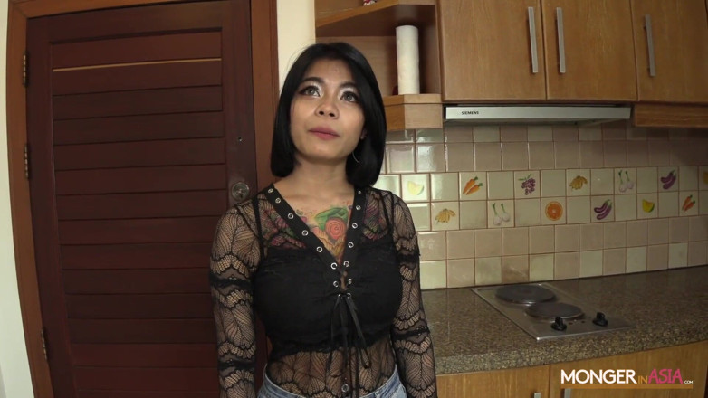 Monger In Asia: สาวไทยเซ็กซี่หน้าอกใหญ่ถูกครีมพายตอนสัมภาษณ์งาน