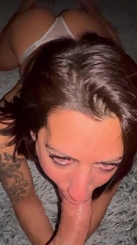 Tante seksi argentina dientot habis-habisan sama suaminya sampai memeknya menetes