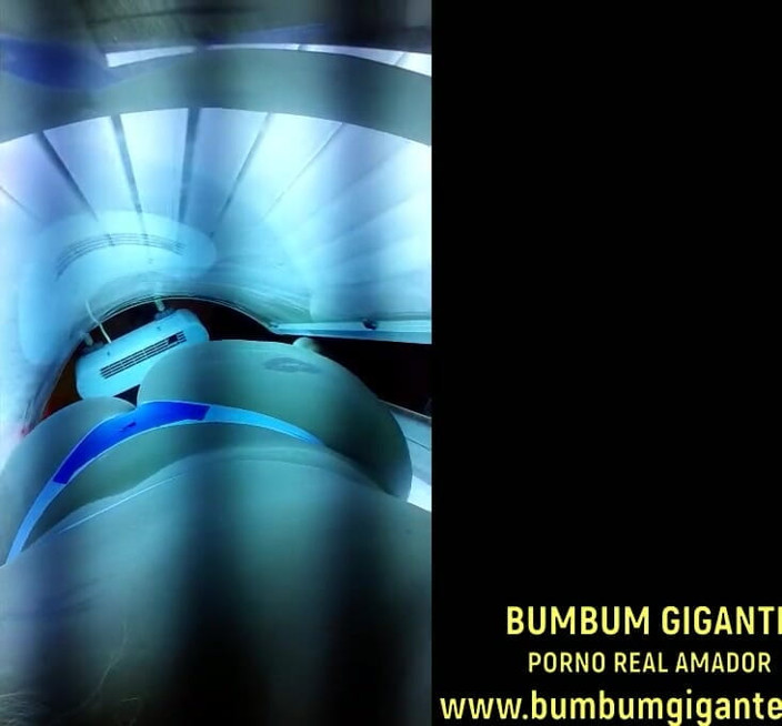 Camargo Hotwife: In the tanning machine showing off