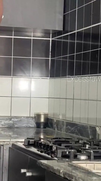 Si Dia Memanggil Saya Di Sini Untuk Membetulkan Paip Pecah, Tetapi Saya Akhirnya Mengongkek Pepek Berkrim Basahnya