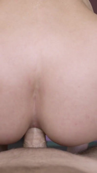 Ateşli orta yaşlı seksi kadın Cory Chase antrenmandan sonra anal sikişiyor