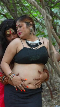 Mystic ve Female Devotee
