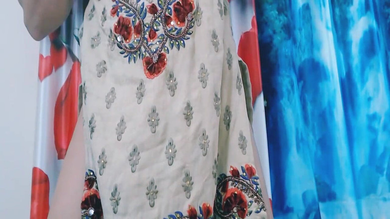 Bolly Karma: Își înșală iubitul ca să mă fută cu dragoste.