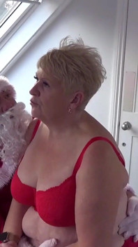 Babbo natale fa nevere su 3 ragazze cattive
