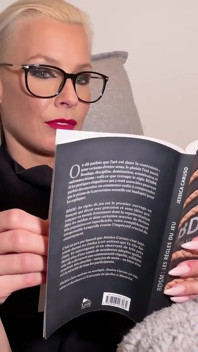 Inflacja ciała marzy w lateksie (tyłek i ekspansja piersi)