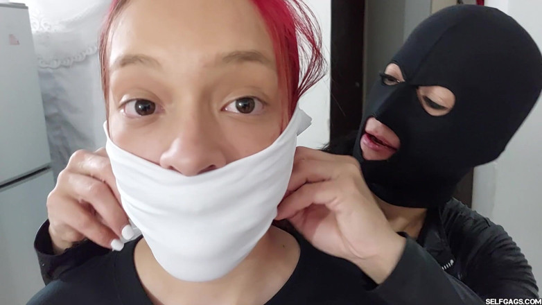 Selfgags Latina Bondage: Berusia 18 tahun yang bersemangat diikat &amp; disedak untuk masa bermain perhambaan...