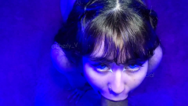 DherlyDoll: Dherlydoll è molto eccitata, succhia il mio cazzo e rimbalza il...