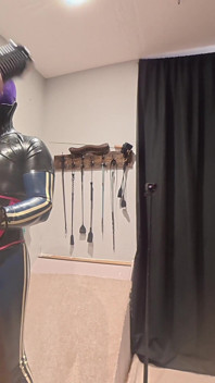 La prima visita di Latex con restrizioni
