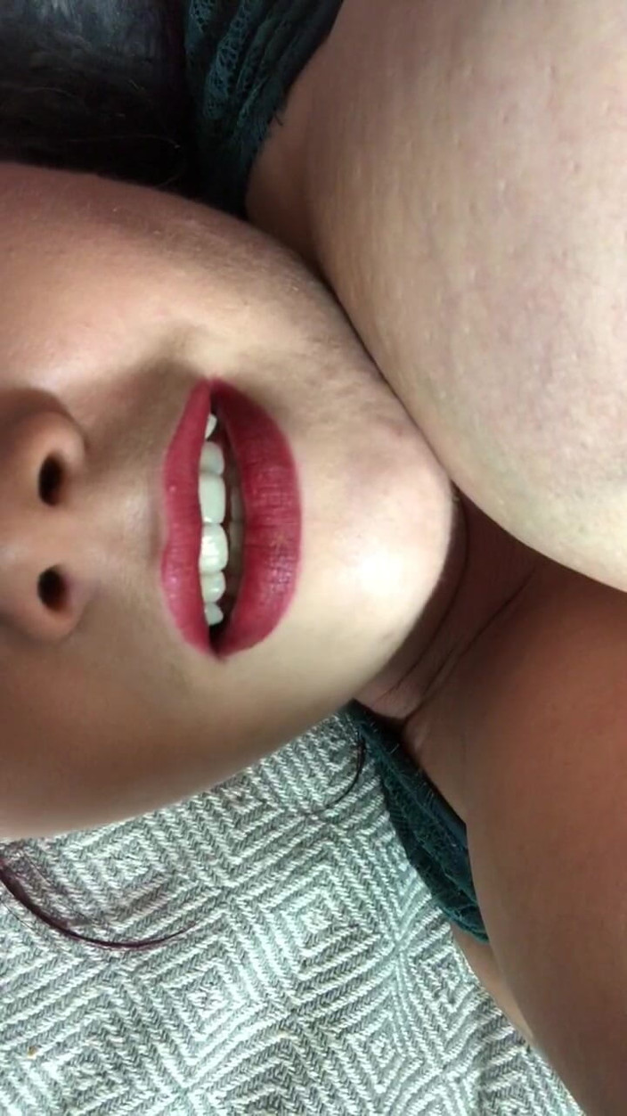 Roxanne Miller: Emerald skickar bilder och vids till den jag cuckolding med