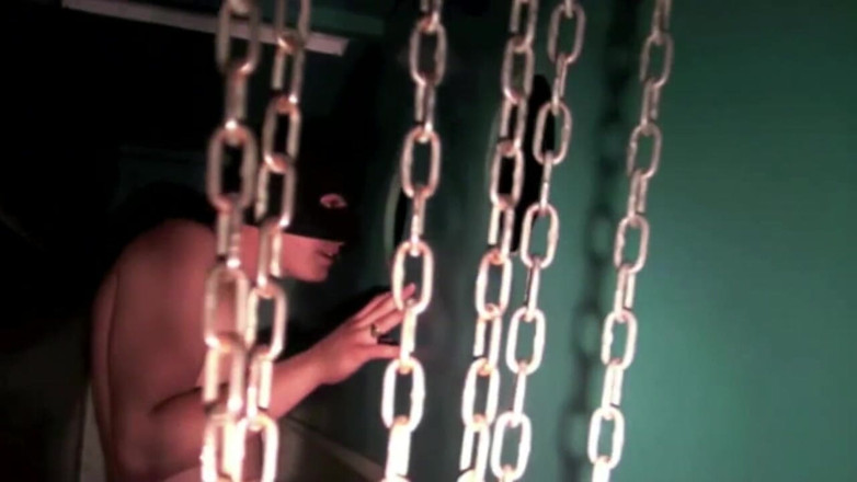Gaybareback: Slut suck 2 XXL cocks in glory holes