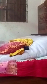 Rekaman seks gadis kampus India sama teknisi di ruangan kelas