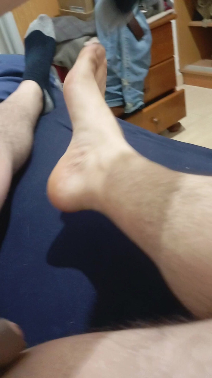 A large Portuguese dick: अपने कपड़े उतारो