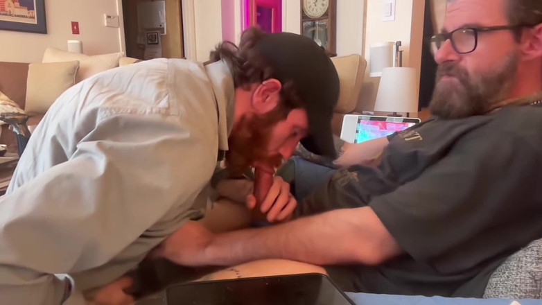 ActivateFun: Late avond pijpbeurt voor echtgenoot sperma slikken