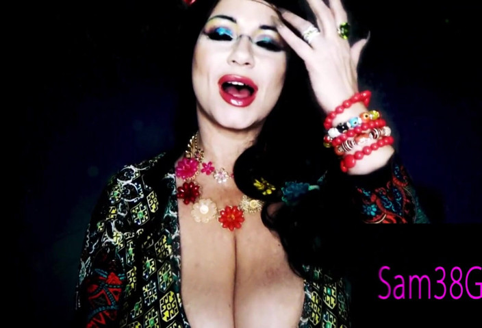 Samantha 38G: Serena lip seduction