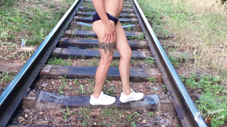 AnGelya G: Gata de cabelo rosa no boquete e sexo hardcore nos...