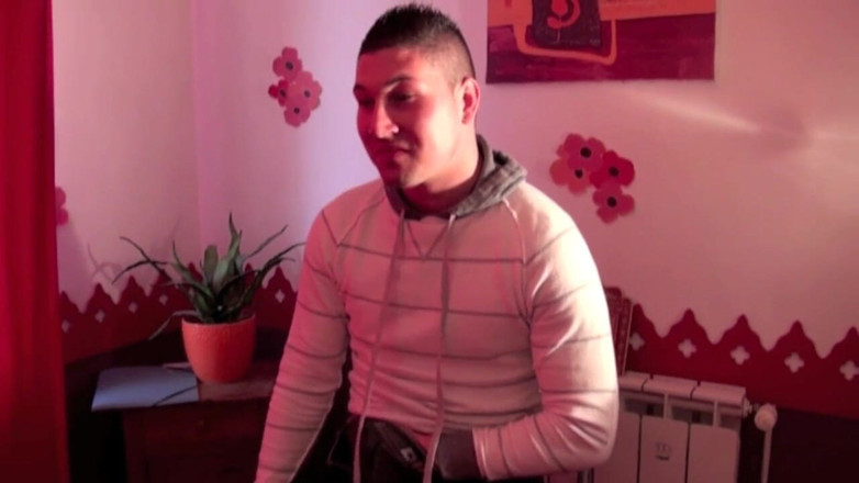 YOUNG FRENCH DUDES FUCKERS: Jily fucked by 2 straight boy in his room
