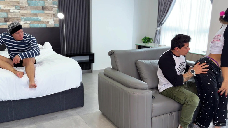 Winter_steph: Cewek semok tukang selingkuh! Abang ipar ngebiarkan abang iparnya ngentot...