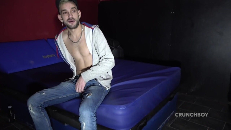 BAREBACK PARTY AT BOYBERRY CRUISING: BoniBabyron usata crudo da etero curioso Aplolo Adri