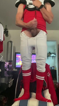 Lo stallone di calcio Jockdad87 spara un grosso carico di sperma nel suo equipaggiamento