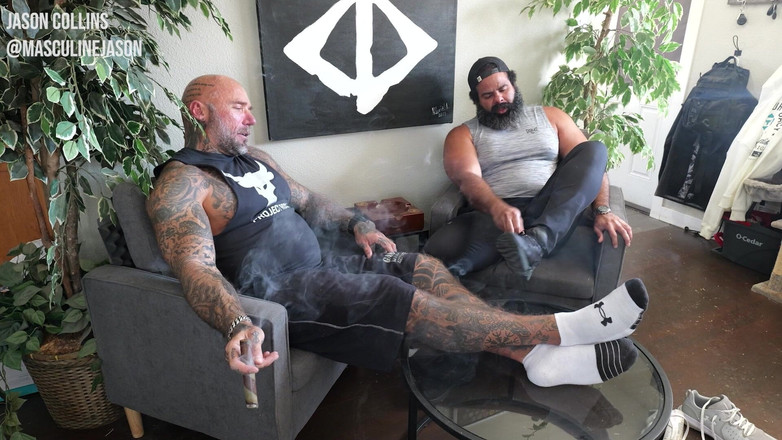 MasculineJason - Jason Collins: Adoração ao pé e fumo de charuto com Oscar Bear