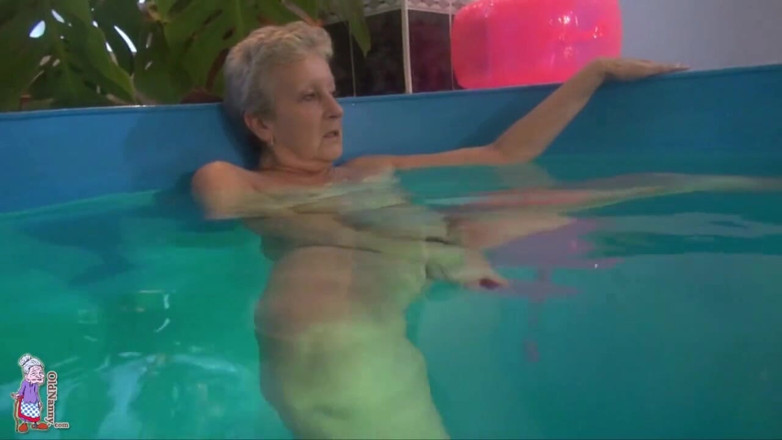 Old Nanny: Swimming Session