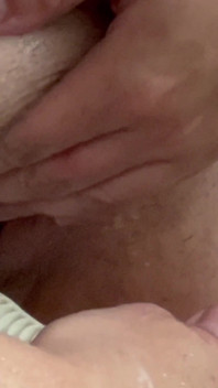 Chubby MILF Shaves Pussy