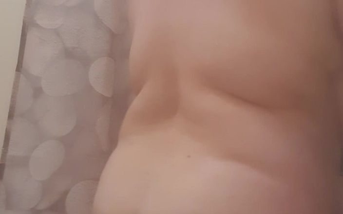 JJ Jewel BBW: Grandota milf teniendo una sexy ducha jabonosa