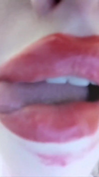 Super labios Elza Kom
