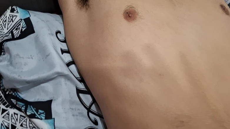 Bare skin man: 容赦ないくすぐりの本格的な展開