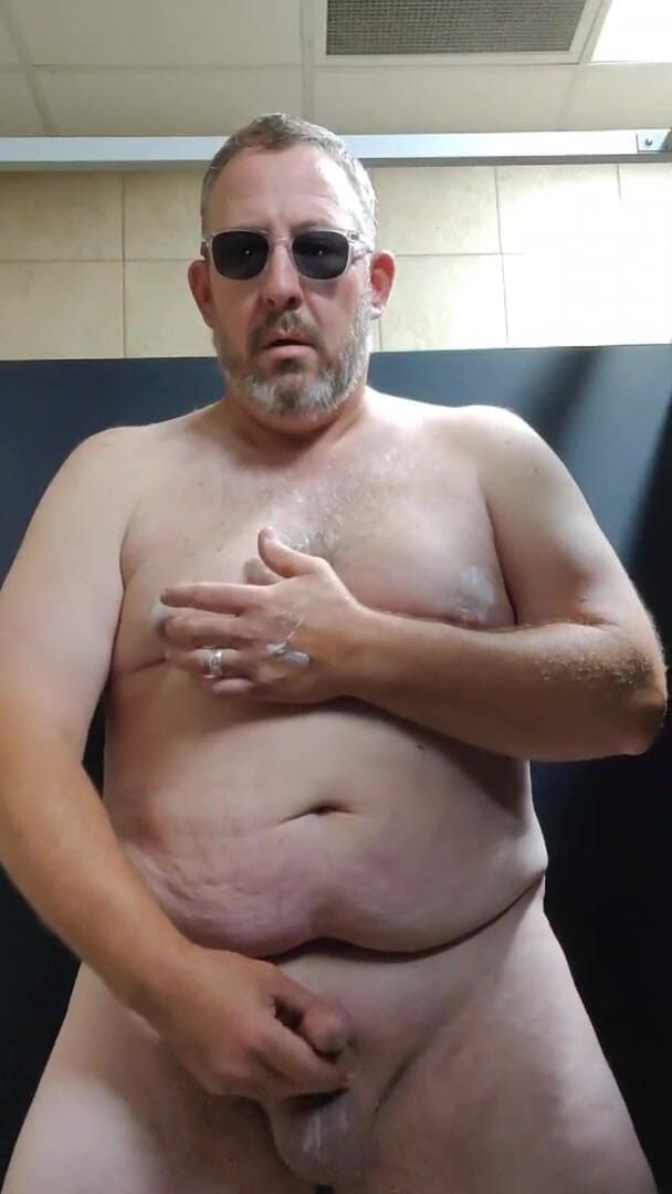 Handydick73: Cumming.