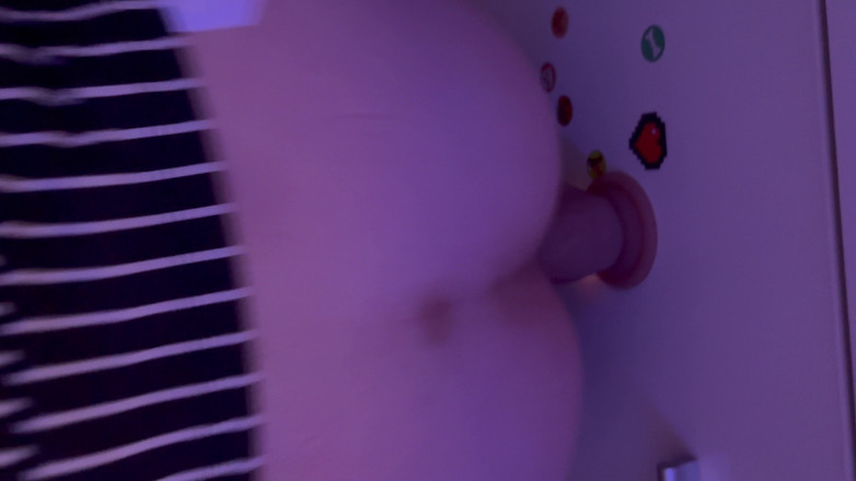 Naomi Pink: 假阳具操我的妻子