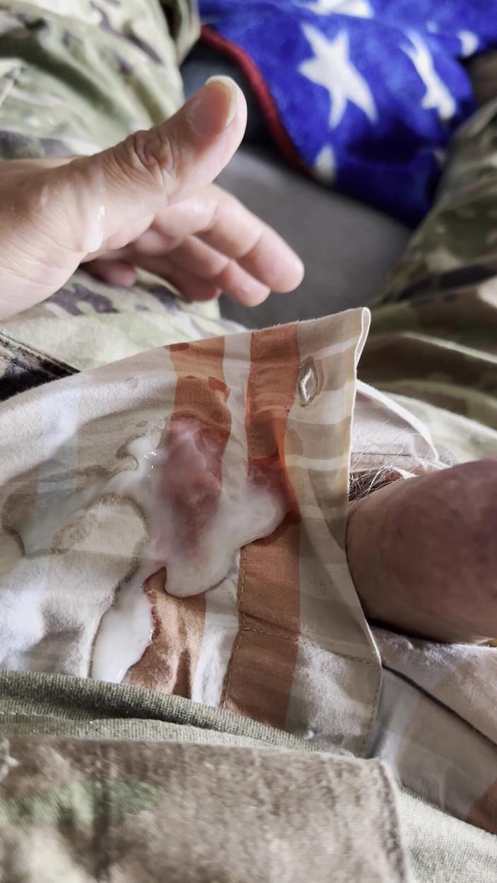 Gay Soldier Stuff: Nach einer Woche auf dem Feld beim Schießen einer massiven...