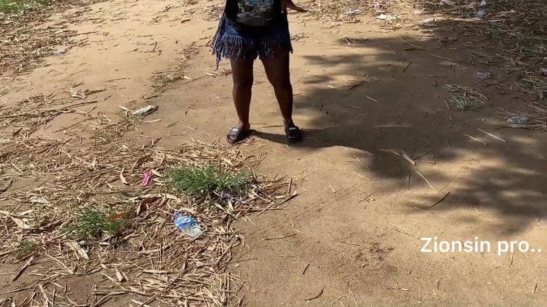 Zion: Afrikaans Zwart Sexy Zwart Meisje Danst in Het Openbaar Met...