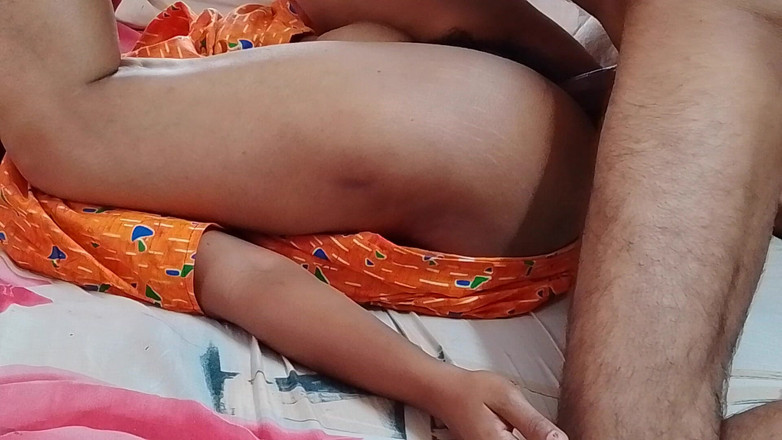 LEGSCOUPLE12: インドの村の女の子が家で夫に犯される