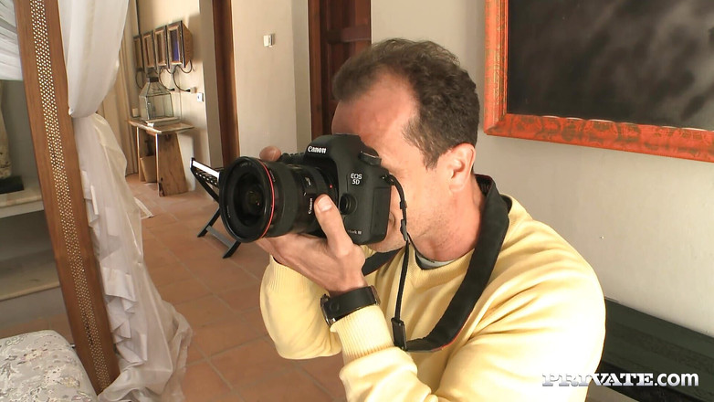 Private.com: अनीसा केट अपने फोटो शूट पर गांड में चुदाई करती है