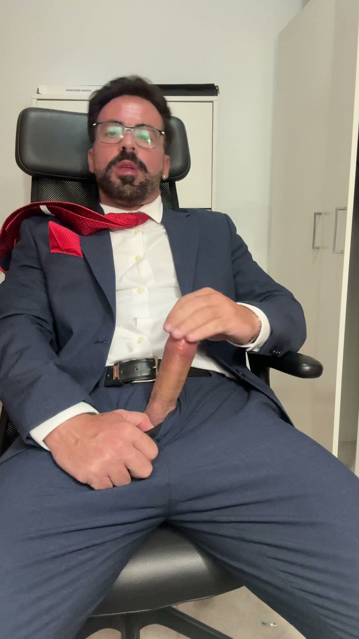 MaelHunter: I Masturbate While Wearing a Suit and a Red Tie.