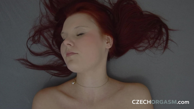 Czech Orgasm: Orgasme tchèque 73 : une MILF multi-orgasmique squirte dans toute la pièce